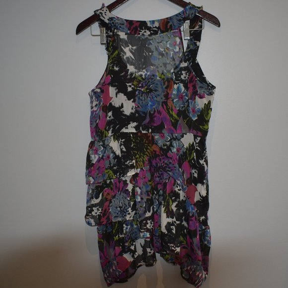 Willow & Clay Floral Sequin Tunic Size Medium - Picture 4 of 5
